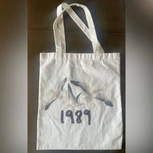 Taylor Swift 1989 Tote.
Taylor’s Version Swiftie Gift